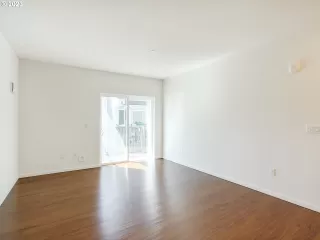 Photo #3: 23442983 Listing