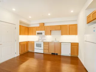 Photo #4: 23442983 Listing