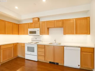 Photo #5: 23442983 Listing