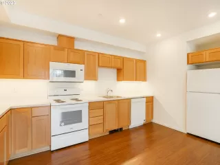 Photo #6: 23442983 Listing