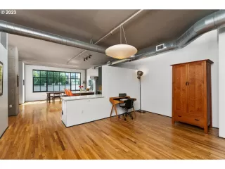 Photo #3: 23443166 Listing