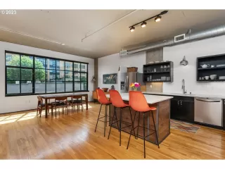 Photo #5: 23443166 Listing