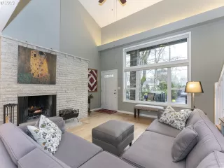 Photo #4: 23444873 Listing