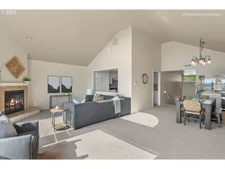 Photo #4: 23444986 Listing