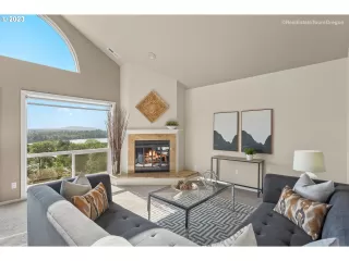 Photo #5: 23444986 Listing