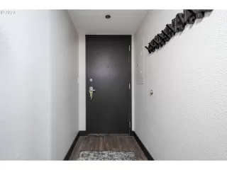 Photo #3: 23445147 Listing