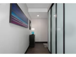 Photo #4: 23445147 Listing