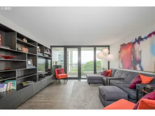 Photo #6: 23445147 Listing