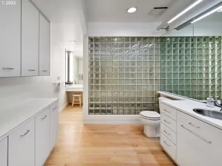 Photo #2: 23445579 Listing