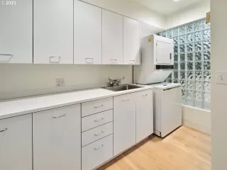 Photo #4: 23445579 Listing