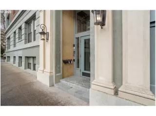 Photo #3: 23446243 Listing