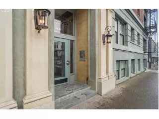 Photo #4: 23446243 Listing