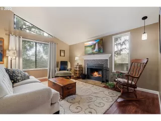 Photo #5: 23446437 Listing