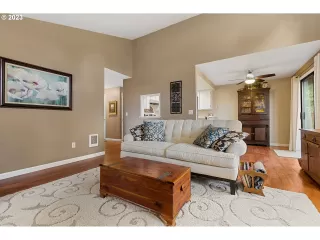 Photo #6: 23446437 Listing