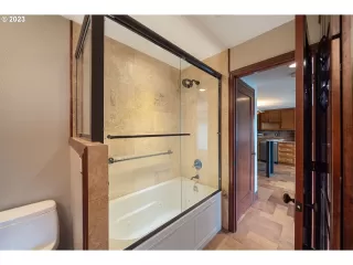 Photo #2: 23447317 Listing
