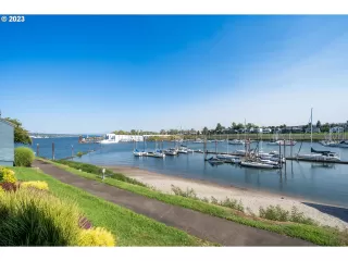 Photo #5: 23447317 Listing
