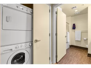 Photo #6: 23447864 Listing