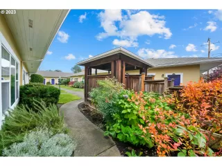 Photo #3: 23448161 Listing