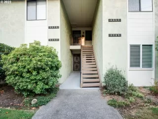 Photo #3: 23448236 Listing