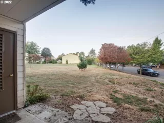 Photo #5: 23448236 Listing