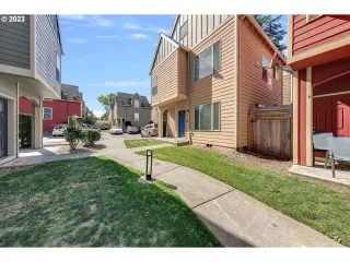 Photo #4: 23448753 Listing