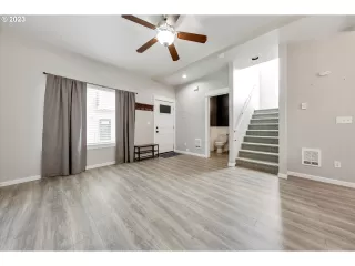 Photo #6: 23448753 Listing