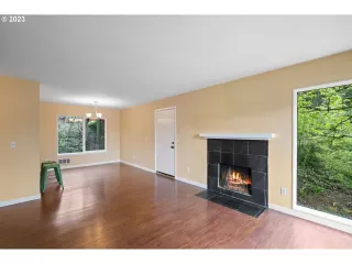 Photo #4: 23449920 Listing