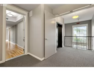 Photo #5: 23451157 Listing