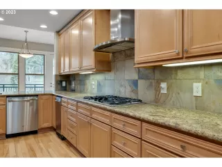 Photo #6: 23451157 Listing