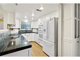 Photo #2: 23451407 Listing 