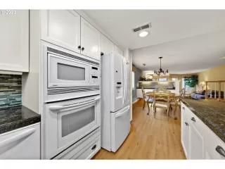 Photo #6: 23451407 Listing 