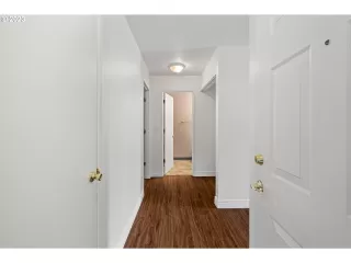 Photo #4: 23451951 Listing