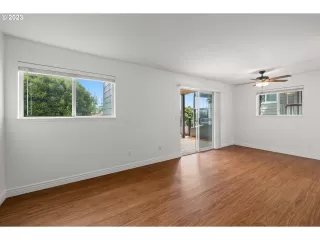 Photo #5: 23451951 Listing