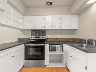 Photo #3: 23452121 Listing