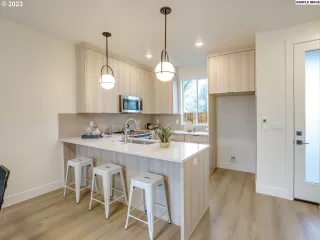 Photo #3: 23453180 Listing