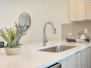 Photo #4: 23453180 Listing