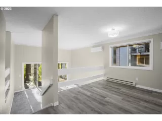 Photo #3: 23453917 Listing