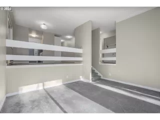 Photo #5: 23453917 Listing