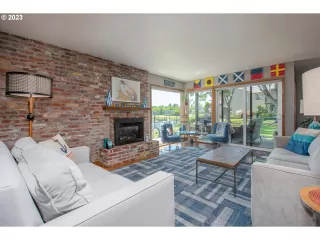 Photo #4: 23455209 Listing