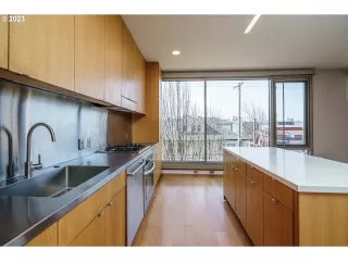 Photo #4: 23455212 Listing