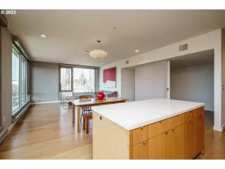 Photo #6: 23455212 Listing