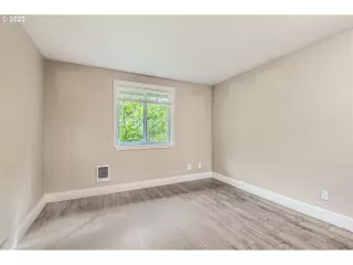 Photo #6: 23455731 Listing