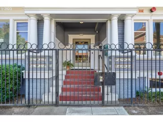 Photo #2: 23455767 Listing