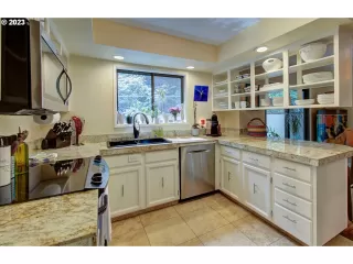 Photo #6: 23455776 Listing