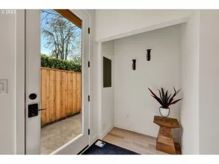 Photo #2: 23456853 Listing