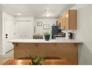 Photo #5: 23457089 Listing