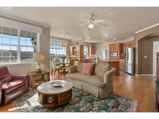 Photo #2: 23457389 Listing