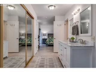 Photo #4: 23458323 Listing