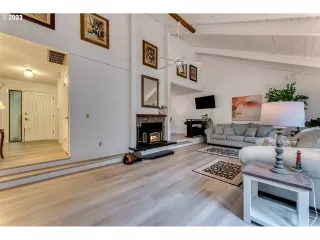 Photo #5: 23458323 Listing