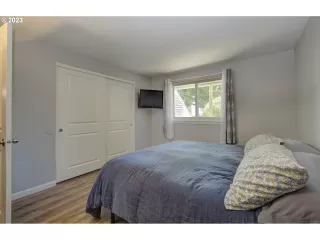 Photo #4: 23460281 Listing